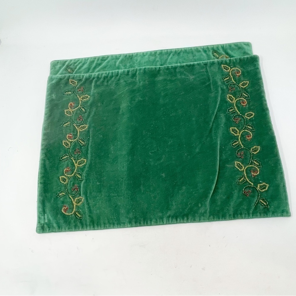 Set Of 2 Green Velvet CHRISTMAS HOLIDAY Beaded Holly Placemats 13” X 18”